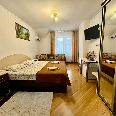 Domino Hotel Berehove  Ngoại thất bức ảnh