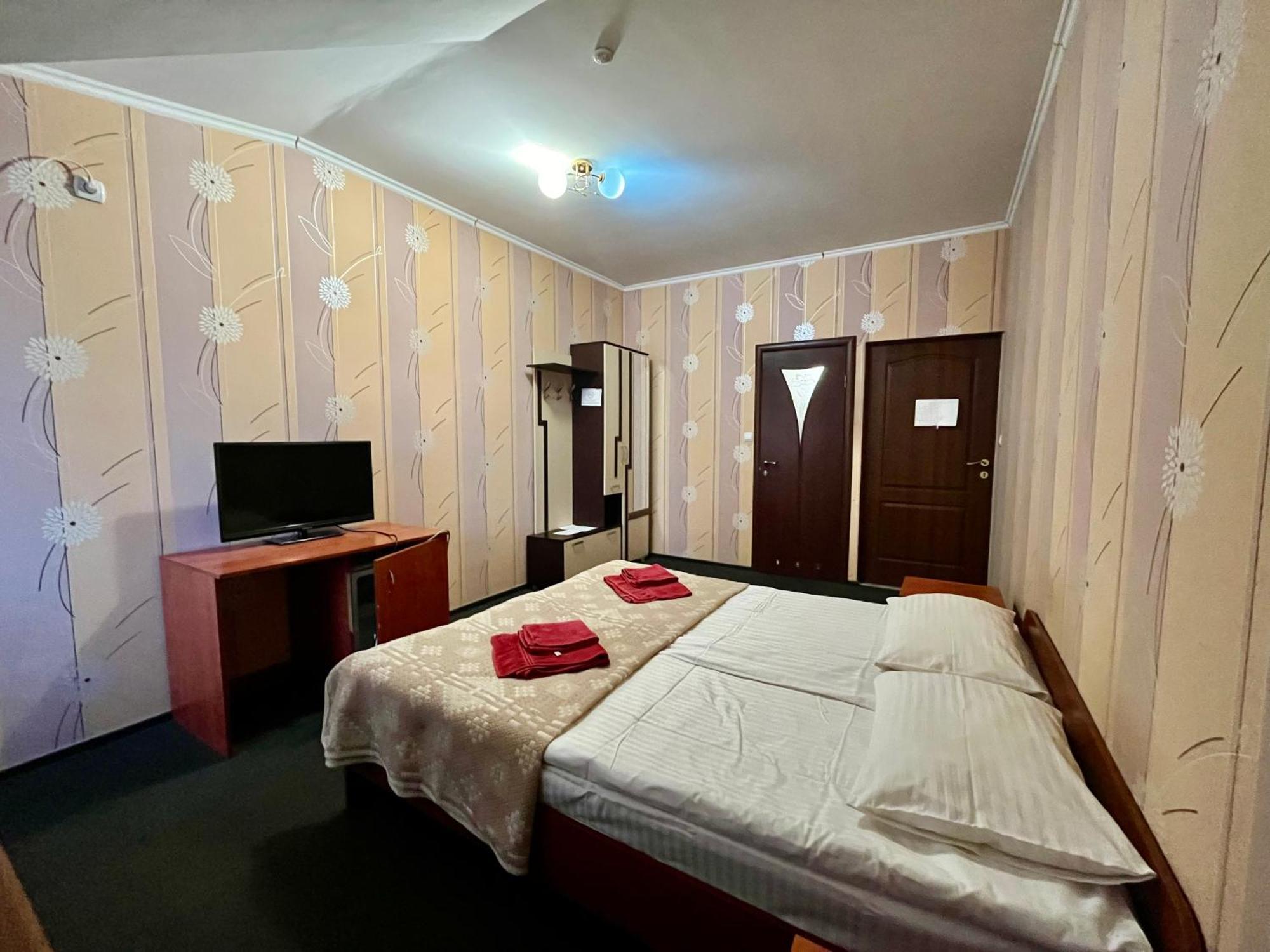 Domino Hotel Berehove  Ngoại thất bức ảnh