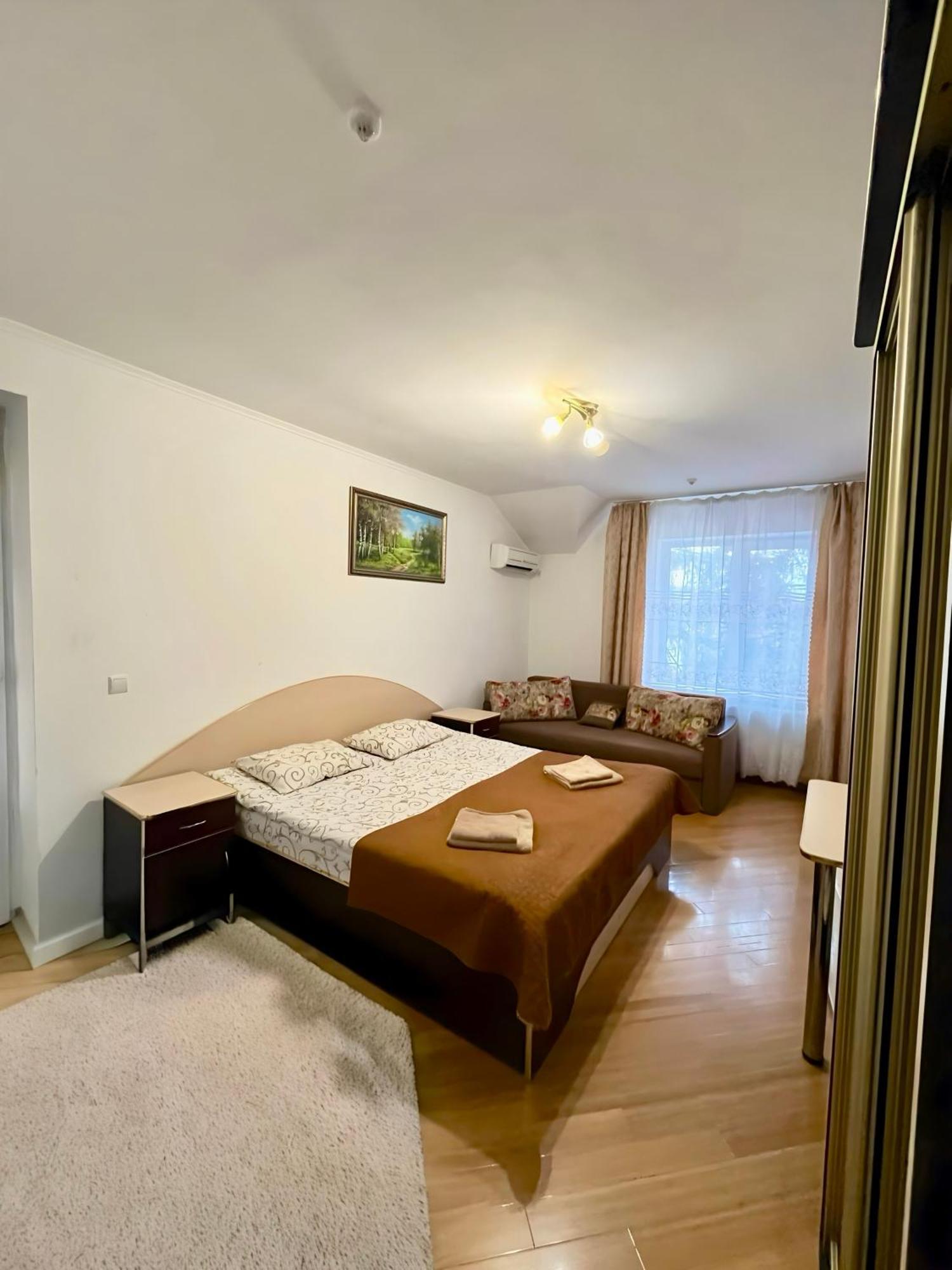 Domino Hotel Berehove  Ngoại thất bức ảnh