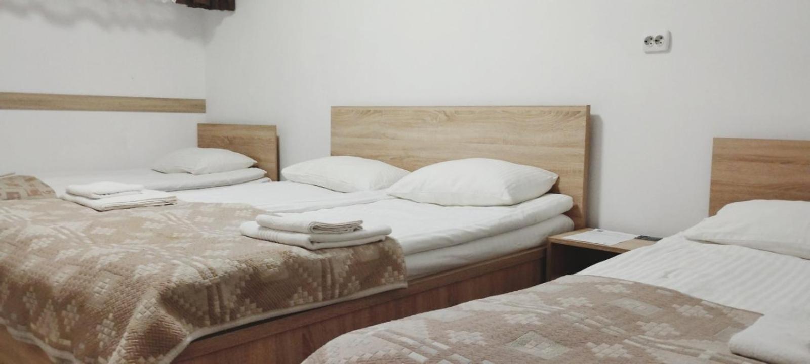 Domino Hotel Berehove  Ngoại thất bức ảnh