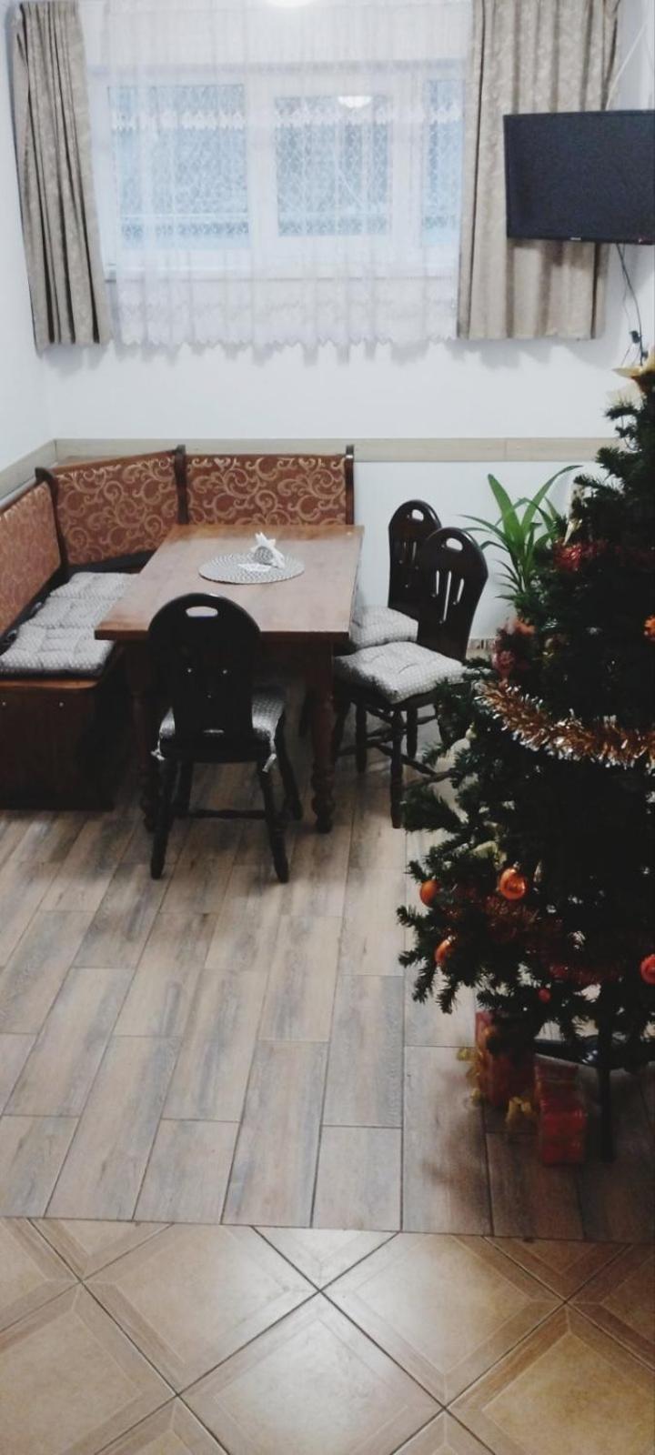 Domino Hotel Berehove  Ngoại thất bức ảnh