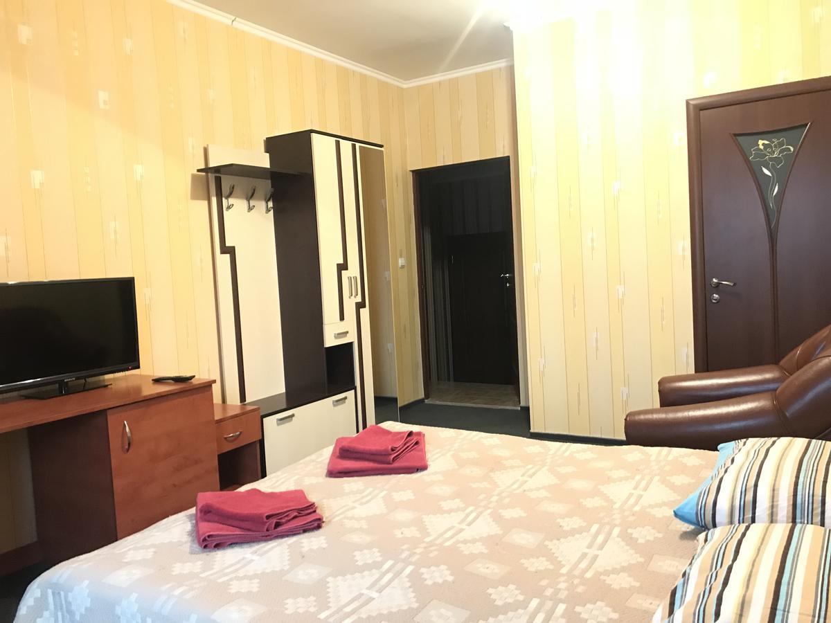 Domino Hotel Berehove  Ngoại thất bức ảnh