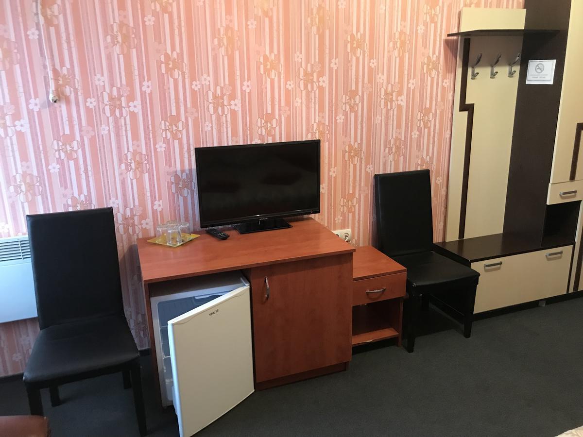 Domino Hotel Berehove  Ngoại thất bức ảnh